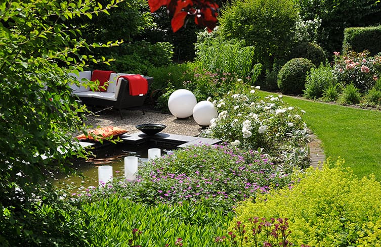 Pavillon im kleinen Garten in Hamm.jpg