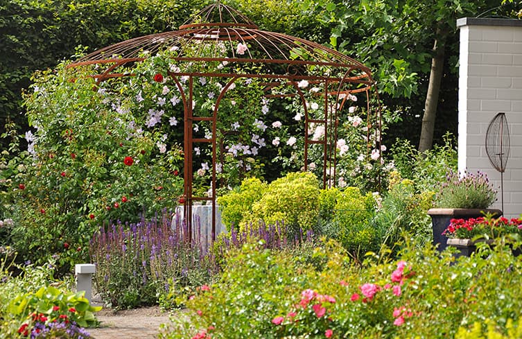 Pavillon im kleinen Garten in Hamm.jpg