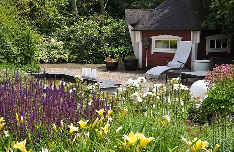 Pavillon im kleinen Garten in Hamm.jpg